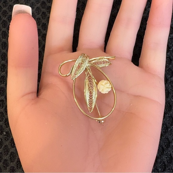 Vintage Gold Tone Filigree Flower Brooch Pin with Pearl Accent - Picture 5 of 9